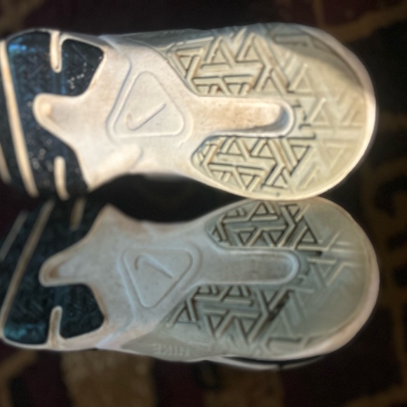 Women’s Nike size 7.5 running shoes - Picture 4 of 4